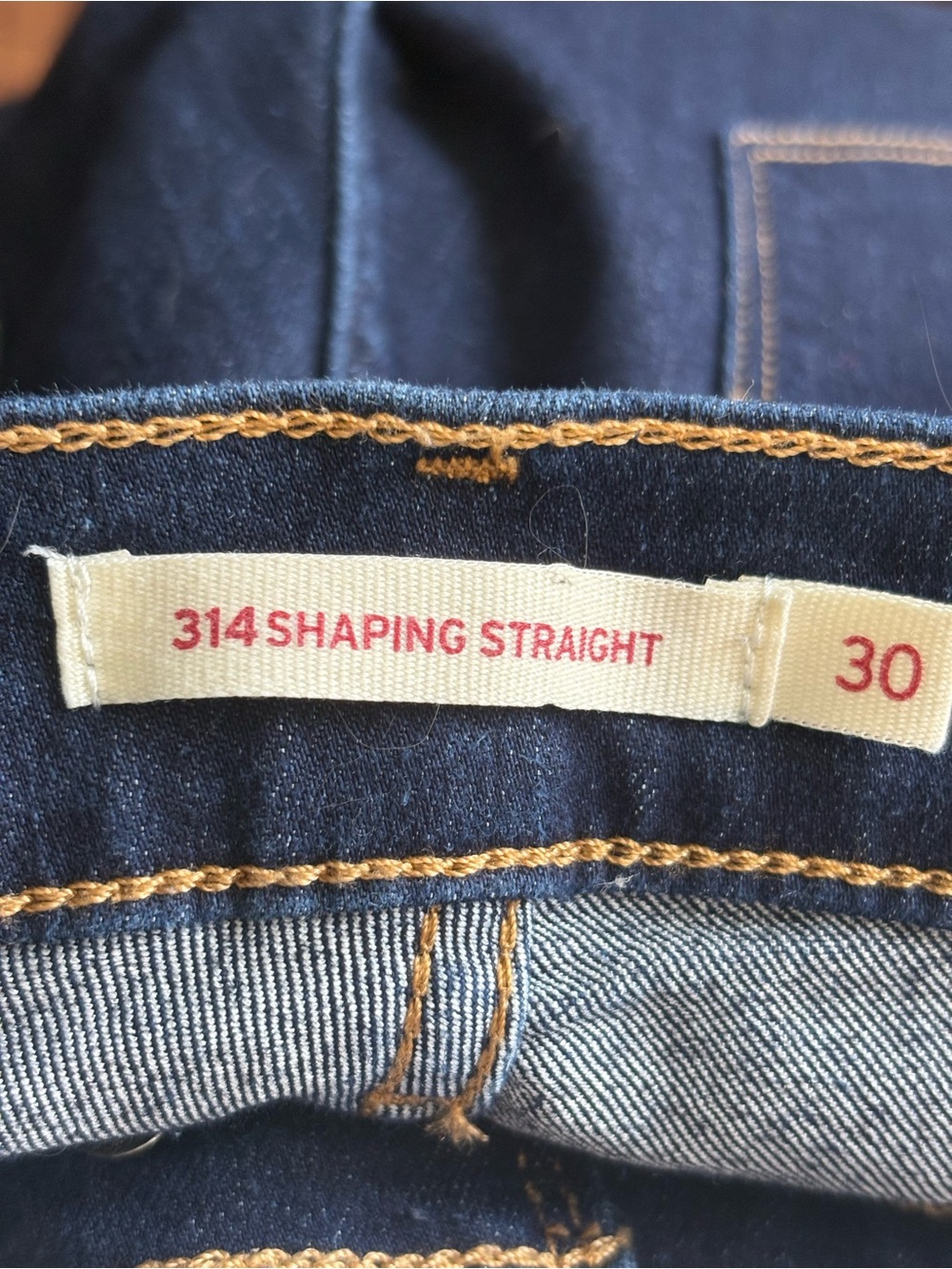 Levi's Women's Sz 30 314 Shaping Straight Leg mid rise Jeans in Dark Indigo - Picture 6 of 10